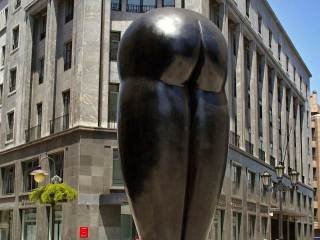 Oviedo, socha Culis Monumentalibus od Eduarda Urcua