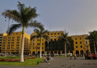 Náměstí Plaza de Armas v Limě