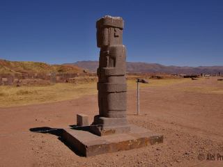 Archeologická lokalita Tiwanaku, chrám Kalasasaya, monolit Ponce