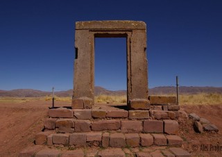 Archeologická lokalita Tiwanaku, Mìsíční brána