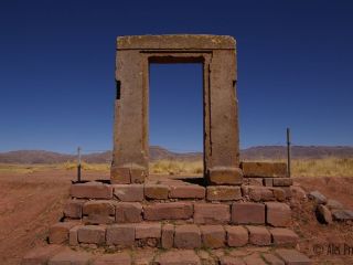 Archeologická lokalita Tiwanaku, Mìsíční brána