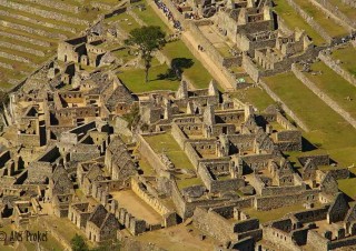 Pohled na Machu Picchu z vrcholu Huyana Picchu (Wayna Picchu)