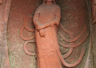 Bódhisattva Guanyin v pohoří E-mej-an, u města Le-an