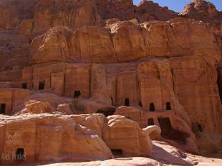 Petra, Nebatajské hrobky
