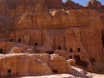 Petra, Nebatajské hrobky