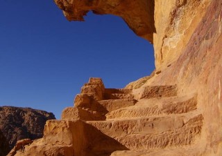 Petra, schoditě na vrchol Al-Madbah