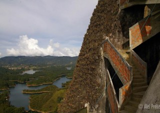 Skála la Piedra del Penol (659 schodù)