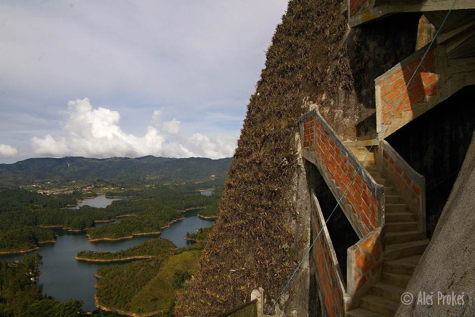 Skála la Piedra del Penol (659 schodù)