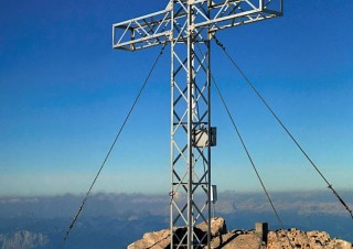Hoher Dachstein (2995 m), vrcholový kříž