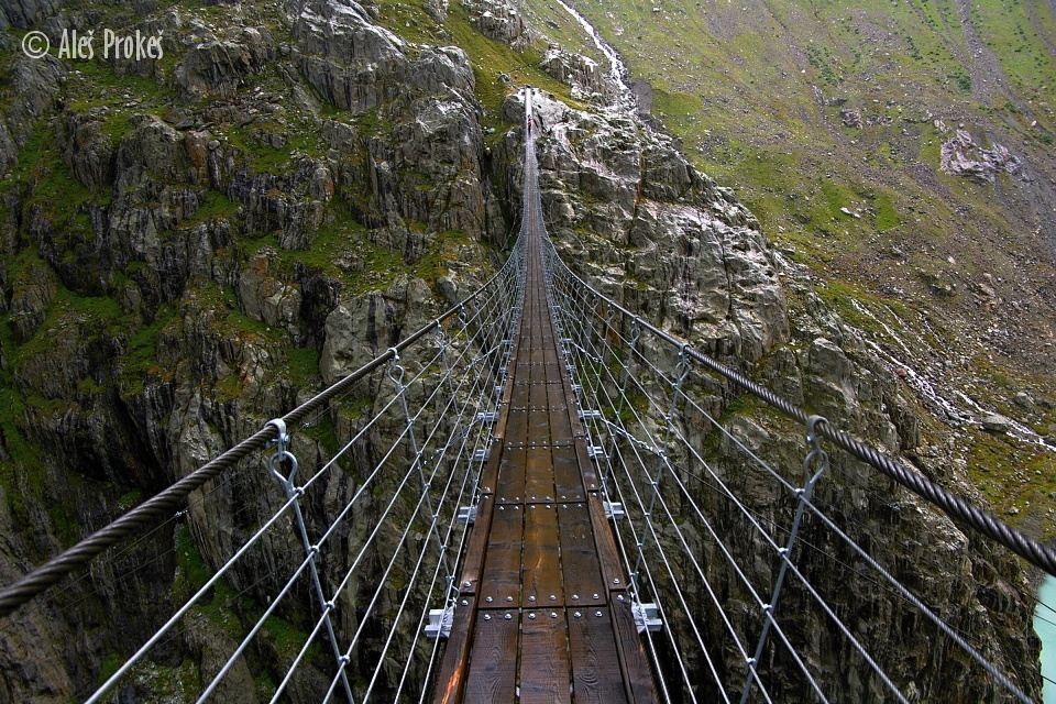 Trift Bridge, nejvyšší řetězový most v Evropě (100 m), Bernský kanton