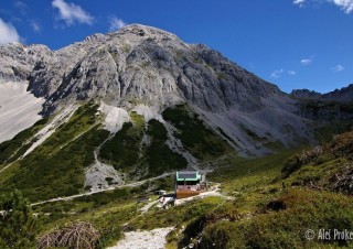 Chata Pfeishutte s vrcholem Kleine Stempeljochspitze, Tyrolsko