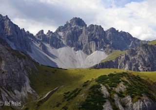 Vrchol Malgrubenspitze (2571 m), oblast Axamer, Tyrolsko