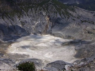 Kráter sopky Tangkuban Prahu