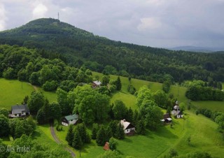 Pohled z Tolštejna, vzadu Jedlová