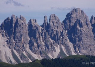Zleva: Schlicker Zinnen, Nordturm, Sudturm, Steingruber Kogel