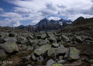 Údolí Mittertalbachu, vzadu Zwölferkogel a Sulzkogel