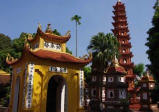 Pagoda Tran Quoc (Chùa Trấn Quốc) na ostrůvku Západního jezera (Hồ Tây), Hanoj