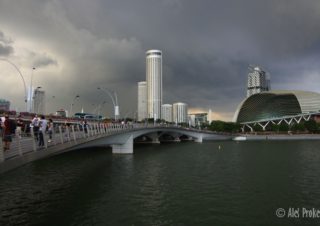 Pěší most u Esplanade Bridge