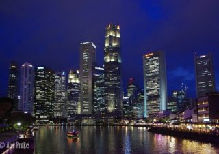 Noční Singapur pohled od Boat Quay
