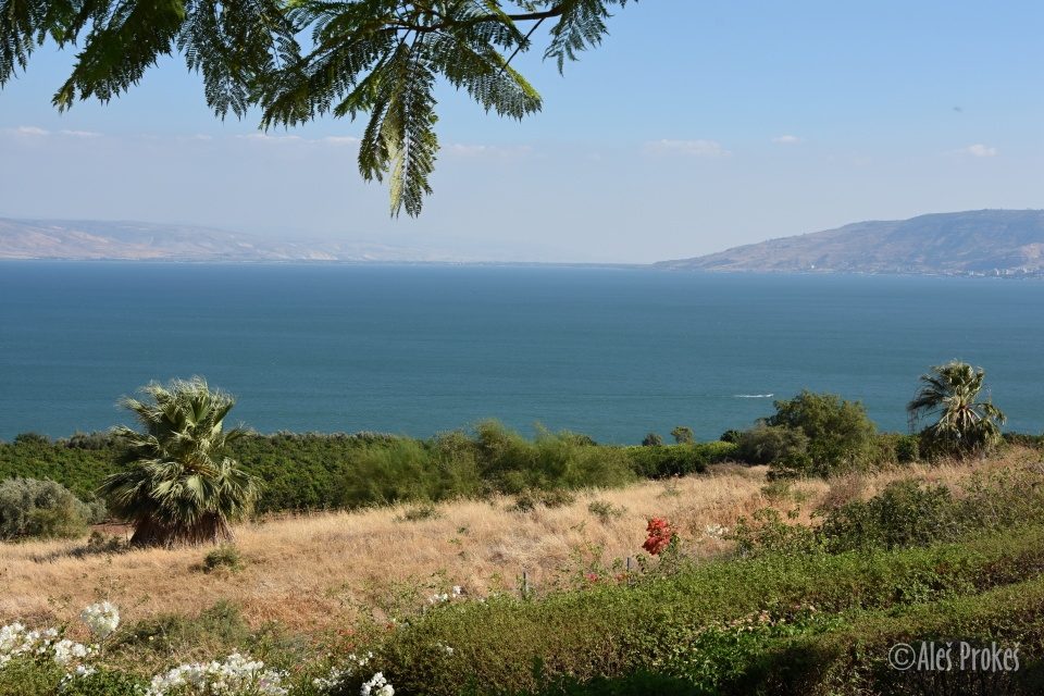 Pohled na Galilejské jezero z Hory blahoslavenství