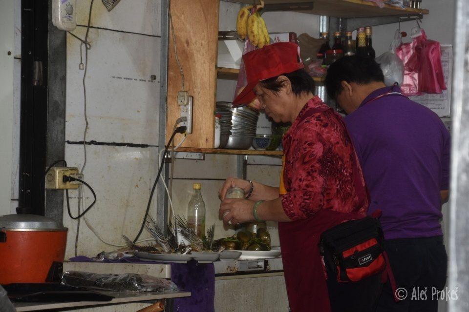 V restauraci na nocním trhu ve meste Hualien