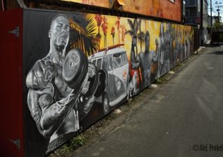 Graffiti na zdi Muscle Beach Gym, pláž Venice