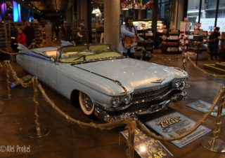 Elvis Presley v obchodním domě na Hollywood Boulevard
