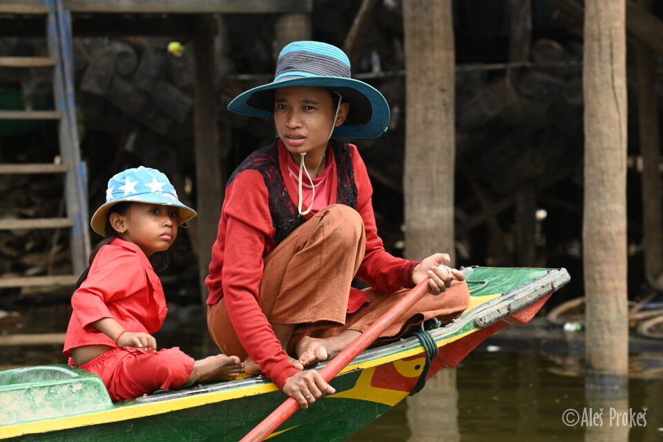 Vesnice na kůlech Kampong Khleang, jezero Tonlé Sap