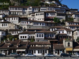 17 Čtvrť Mangalem v Beratu, UNESCO