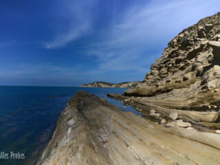 30 Zátoka Dalan, Zvernec