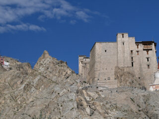 08 Královský Palác Lachen Palkar (vpravo) Namgyal Tsemo Gompa (vlevo), Leh